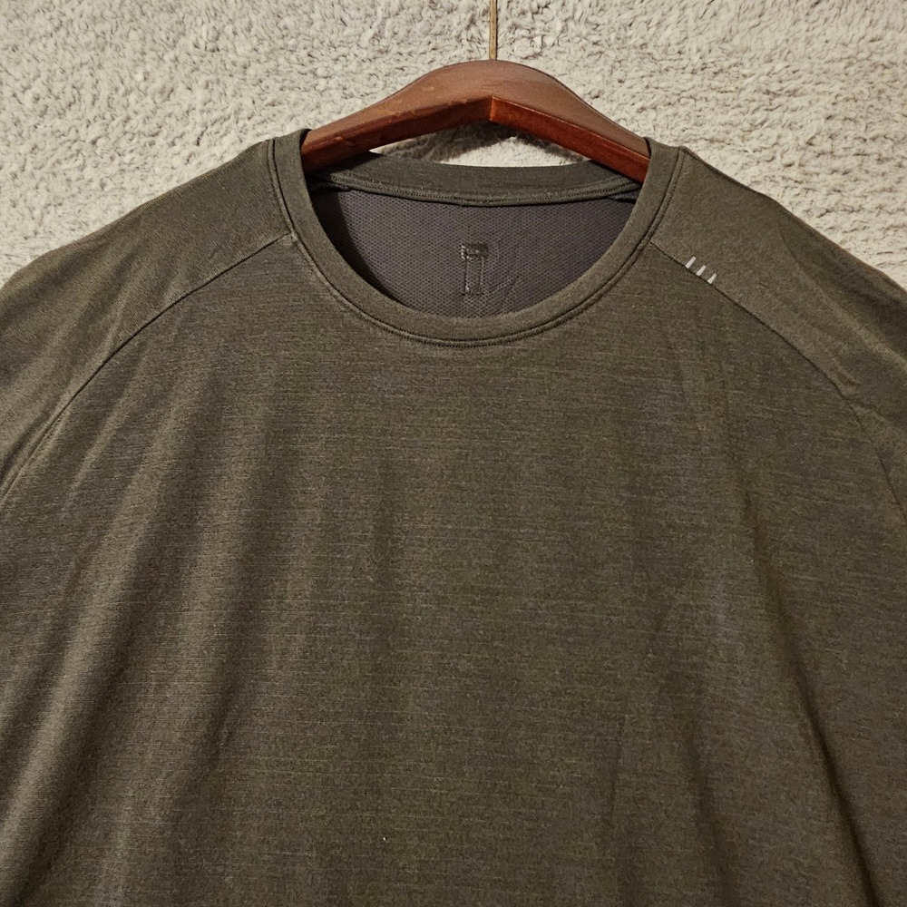 Lululemon License to Train Mens Short Sleeve Shirt Gray Drysense Men's Size XL